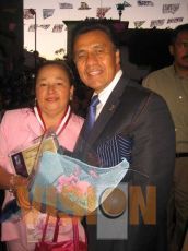 Entregan reconocimiento a la periodista Susana Ramos Chávez, autoridades municipales 
