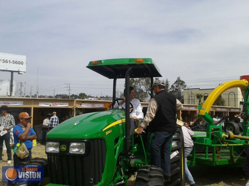 Se roban los tractores en Expo Rural de Morelia