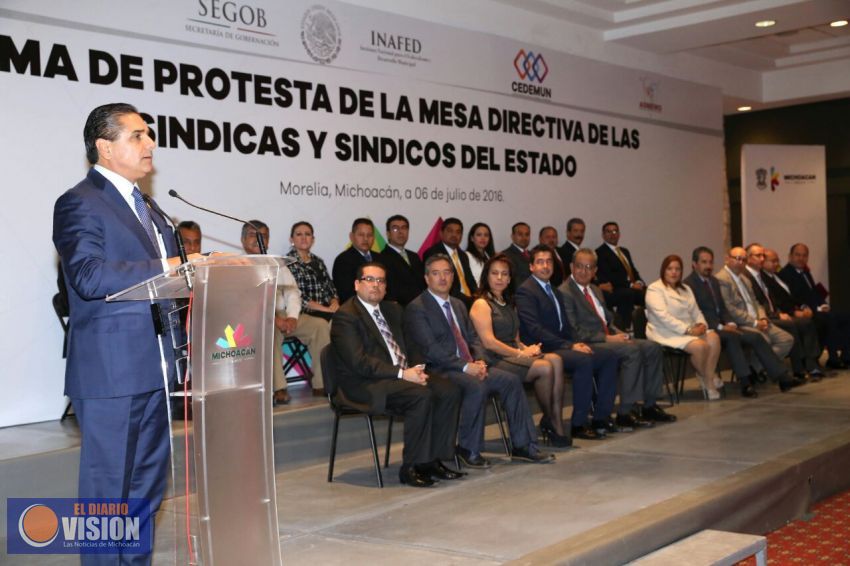 Compromete Gobernador respaldo y comunicación a síndicas y síndicos michoacanos