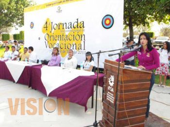 Jornadas de Orientación Vocacional de la SEJOV en Apatzingán, todo un éxito