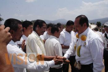 LGR entregó obras de infraestructura y equipo a planteles educativos en Zacapu