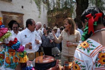 Realiza recorrido LGR y Gloria Guevara por el antiguo Convento Francisco de Santa Ana