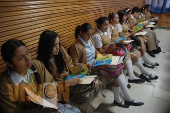 Ofrece SEJOV orientación vocacional y mercado de trabajo a jóvenes de preparatorias