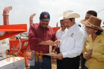 Más apoyos a productores de maíz y otros granos: LGR