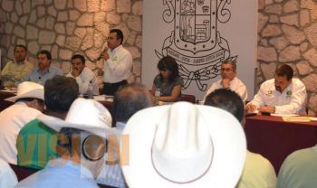 Fidel Calderón, mantiene mesa de diálogo con indígenas