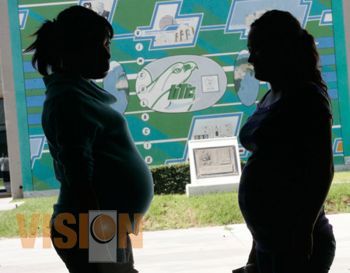 Madres Jóvenes y Jóvenes embarazadas cuentan con becas