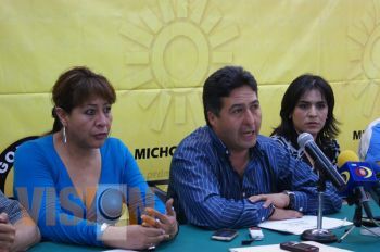 Las elecciones van en el PRD, las encuestan no harán declinar, afirma su líder estatal