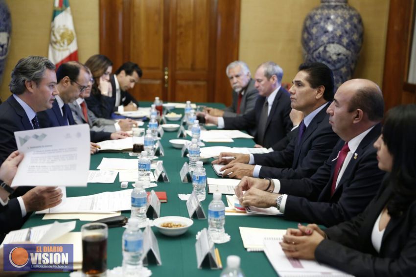 Gestiona Silvano Aureoles recursos para reparar escuelas dañadas por sismos