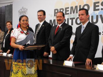 Continúa la SEJOV recibiendo propuestas para el Premio Estatal al Mérito Juvenil 2011