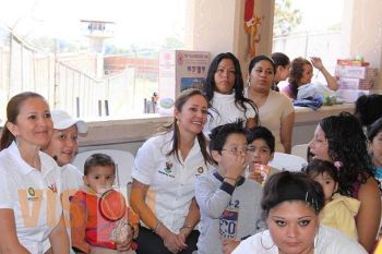 Ojeda Arana festejó a hijos e hijas de internas del CERESO Mil Cumbres 
