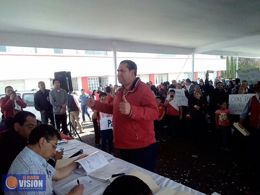 Temo Ortiz, se registra para contender por el distrito 08.