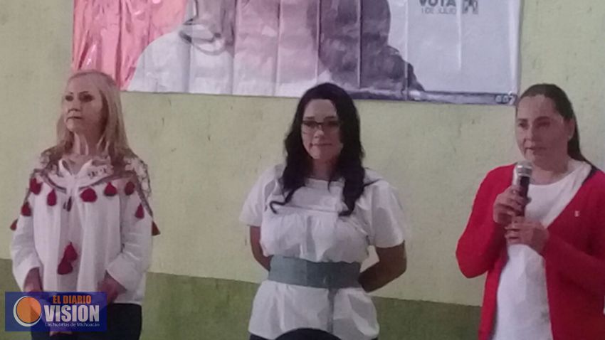 Xochitl Ruíz sostiene reunión con mujeres priistas