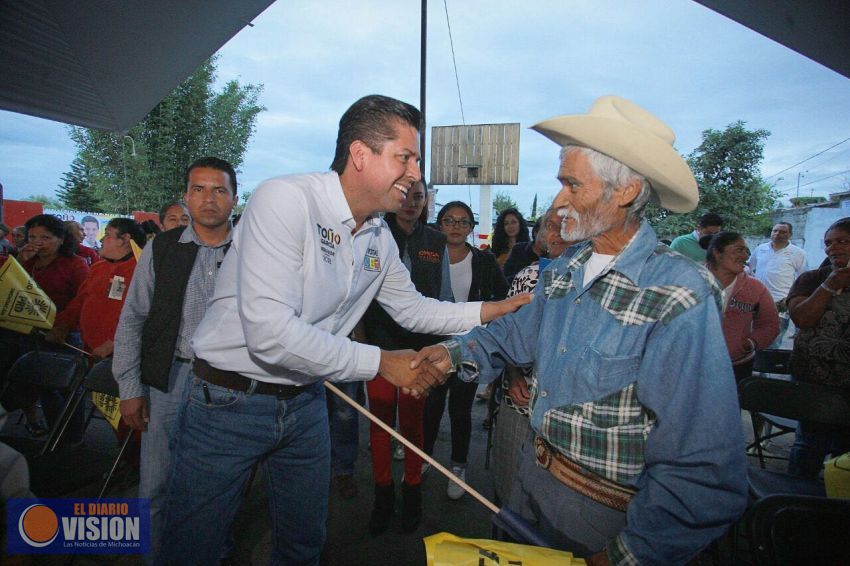Toño García, de la mano de los campesinos para llevar su voz al Senado