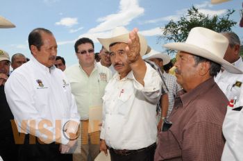 Inaugura Leonel Godoy Rangel obras en el municipio de Ecuandureo