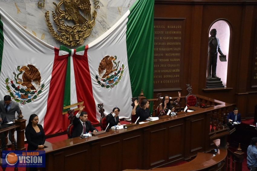 Aprueban diputados Convocatoria Medalla Michoacán al Mérito Docente