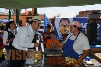 Expone Cortés Mendoza, sus tres proyectos a colonos y comerciantes en El Realito
