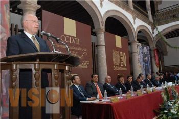 Celebran universitarios CCLVII Aniversario del Natalicio de Miguel Hidalgo