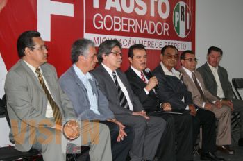 Profesionistas perredistas se suman al proyecto que encabeza Fausto Vallejo