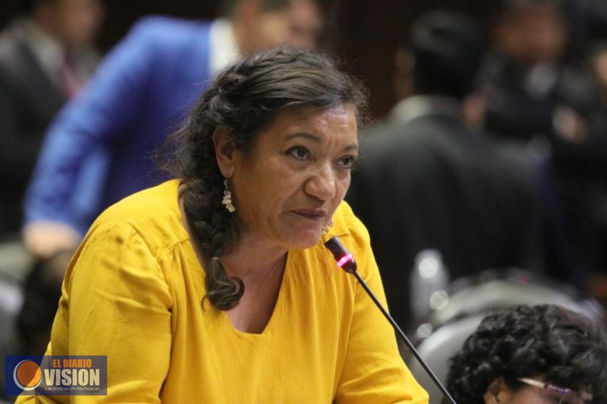 La diputada María Chávez exhorta a varios Gobiernos a reinstalar docentes cesados del Conalep
