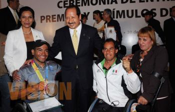 Entregó el gobernador los Premios Estatal y al Mérito Deportivo 2011