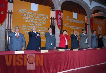 Asiste alcalde Fausto Vallejo a celebración del Día del Maestro Universitario
