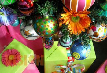 Exponen en Bazar Navideño manualidades hechos por pacientes