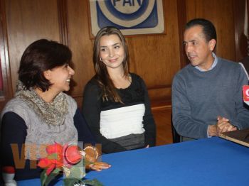 Presenta Beny Quezada su solicitud de registro para el cargo de Senador de la República.