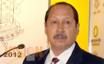 Leonel Godoy Rangel da sus condolencias a Jesús Reyna por el sensible deceso de su señora madre 