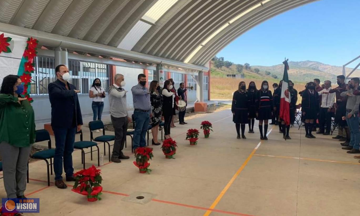 Mauricio Prieto, asistió a la ceremonia del XVII Aniversario del Plantel 34 Irapeo del CECyTE 