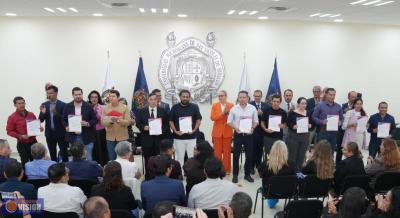 Se hace justicia laboral a docentes nicolaitas; Yarabí Ávila entrega nombramientos definitivos 