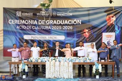 Acompaña Vicente Gómez graduaciones en el Distrito XIX