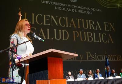 A trabajar por el bienestar, llama Yarabí Ávila a egresados de la Licenciatura en Salud Pública