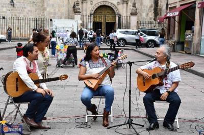 Celeste Ascencio comparte pirekuas en Morelia