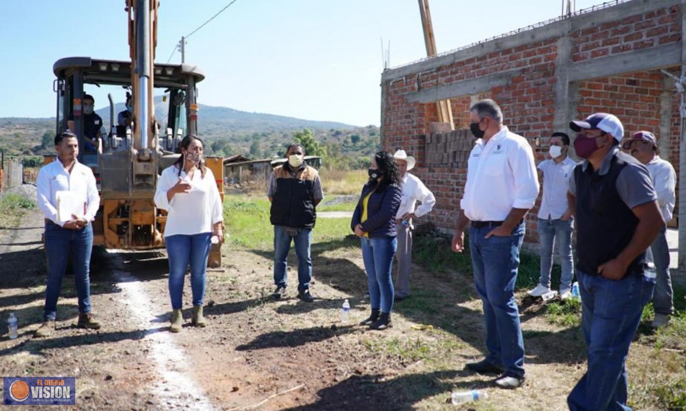 Acude Mónica Valdez a arranque de obra en Tlazazalca