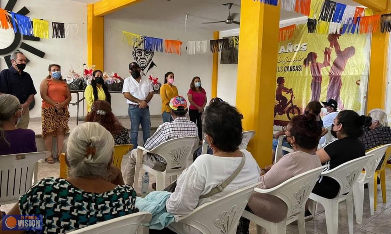 Paco Huacus se reunió con fundadores del partido en Apatzingán