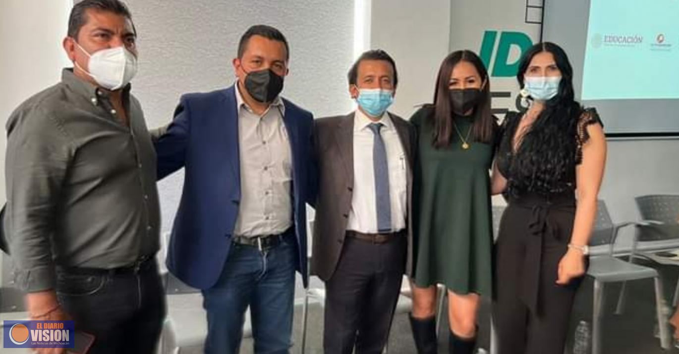 Gloria Tapia firma convenio con ICATMI y alcaldes