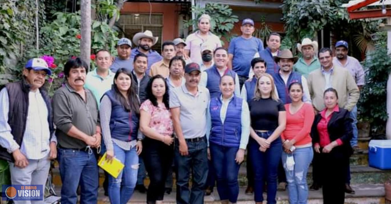 Julieta Gallardo se reúne con liderazgos de  Penjamillo y acuerdan trabajo conjunto por la región