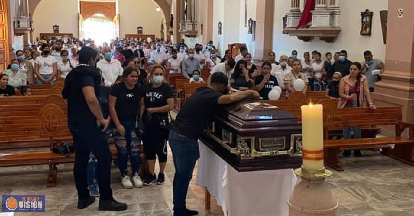 Efectuan acto funebre, a edil de Aguililla