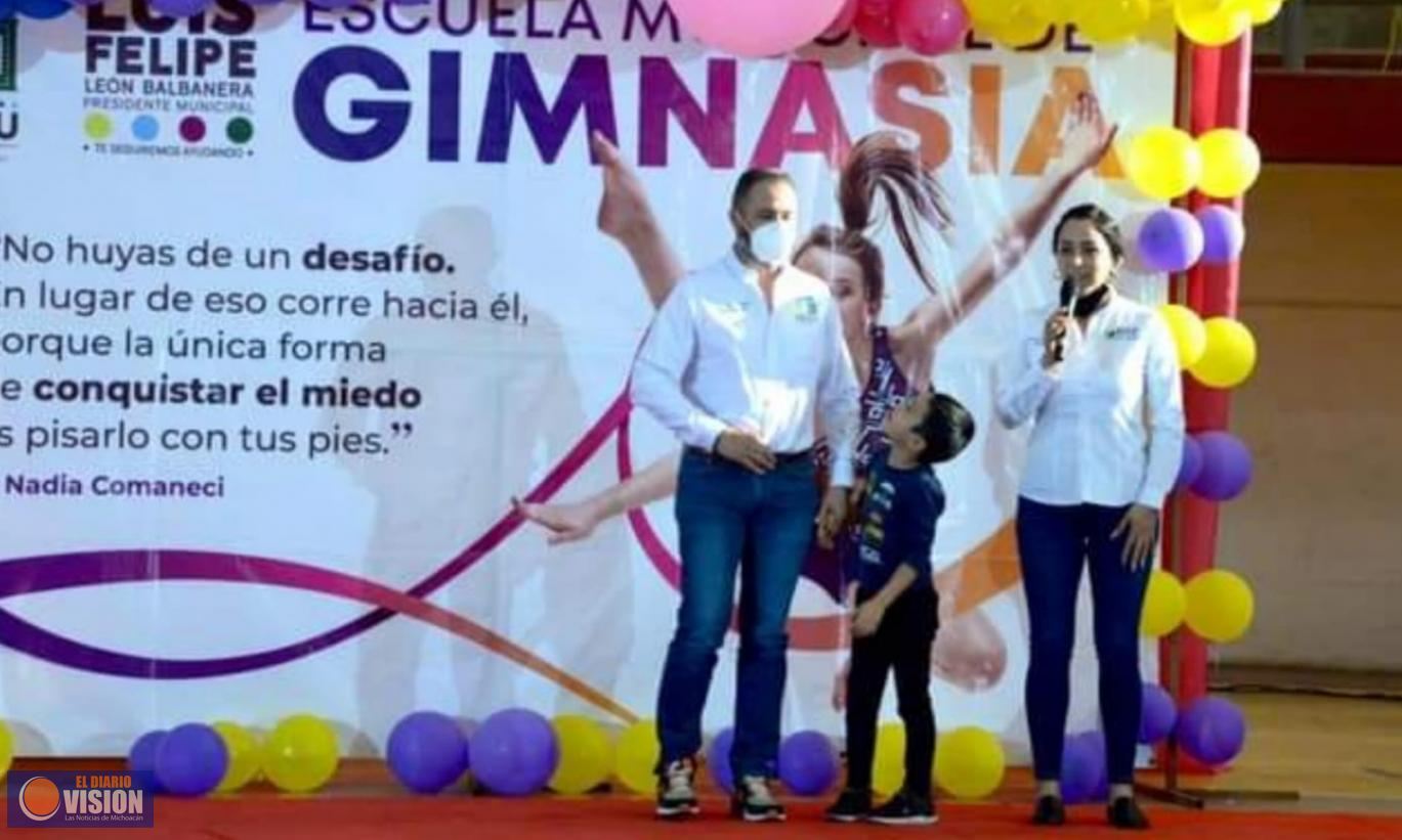 Luis Felipe, asiste al Primer Aniversario de la Escuela Municipal de Gimnasia 