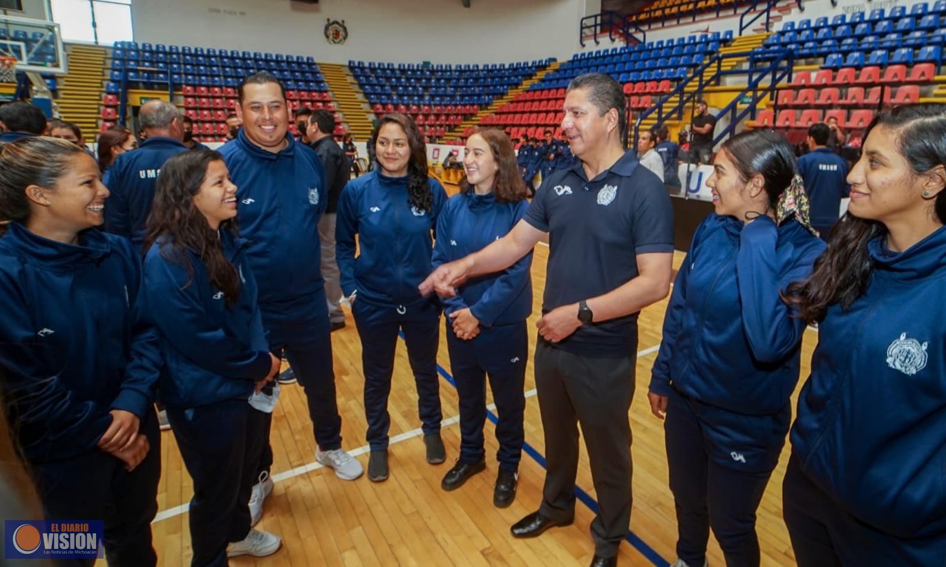 Rector de la UMSNH abandera a deportistas que participarán en la Universiada Nacional 2022