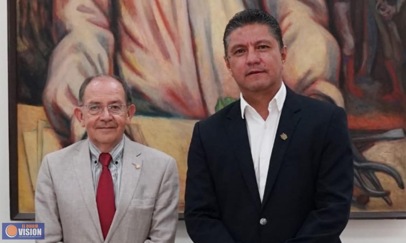 Raúl Cárdenas sostiene encuentro con el lingüista del Colegio de México, Luis Lara