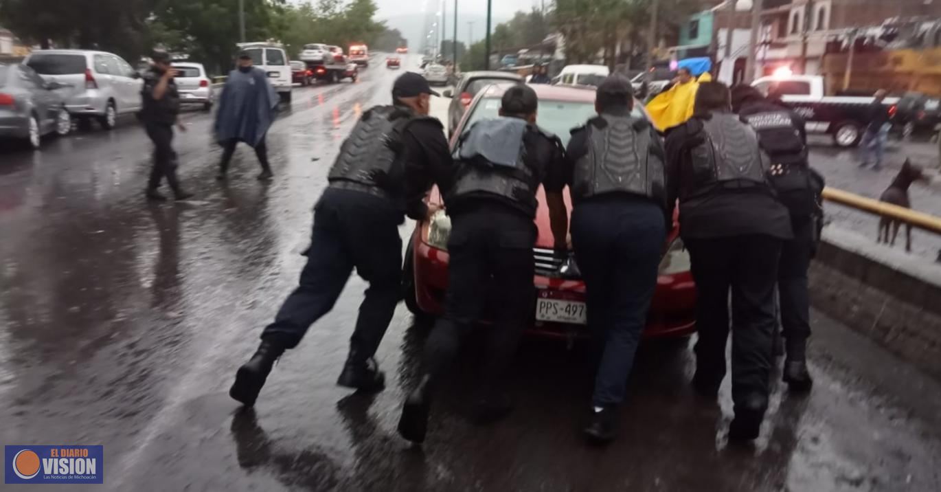 Guardia Civil auxilia a la población ante intensa lluvia en la capital michoacana