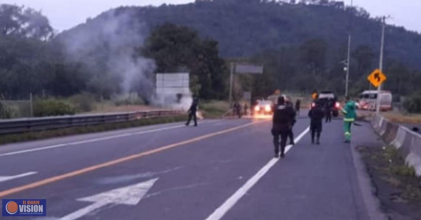 Guardia Civil mantiene despejadas carreteras en Michoacán 