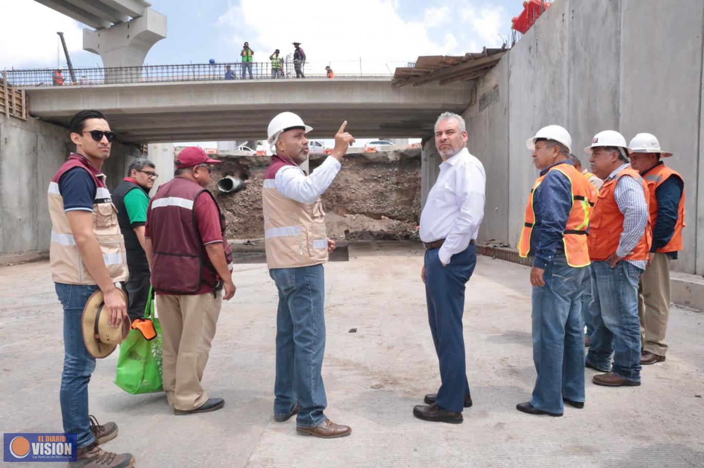 Supervisa Bedolla avances en obra del distribuidor vial de Mil Cumbres