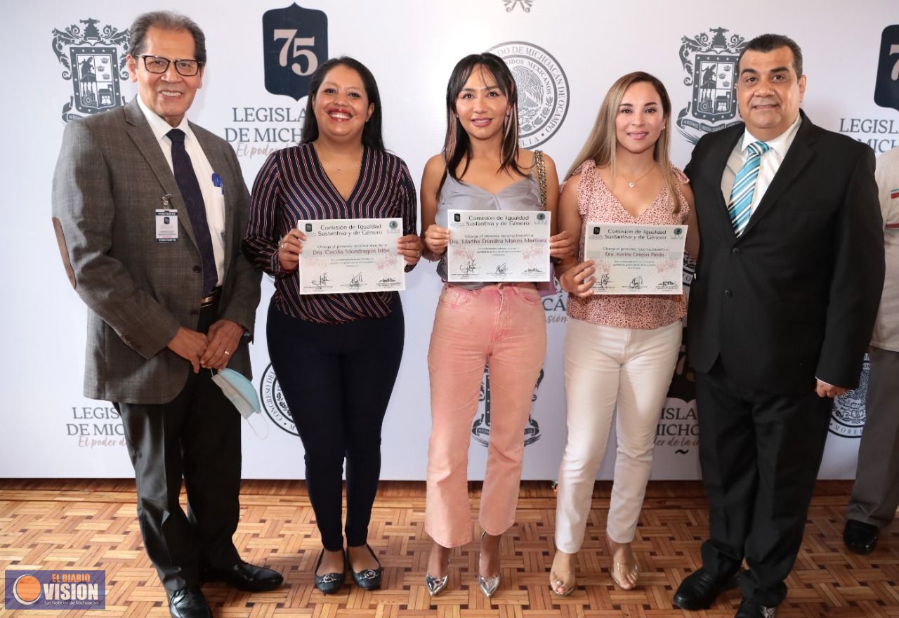 Trabajadoras del área COVID-19, reciben reconocimiento del Congreso de Michoacán