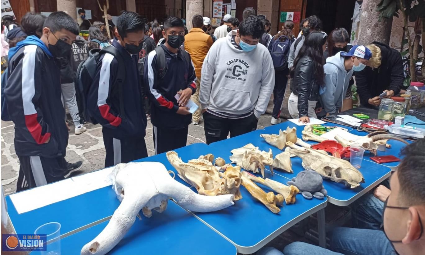 Realizan Feria Científica y Tecnológica en preparatoria Melchor Ocampo 