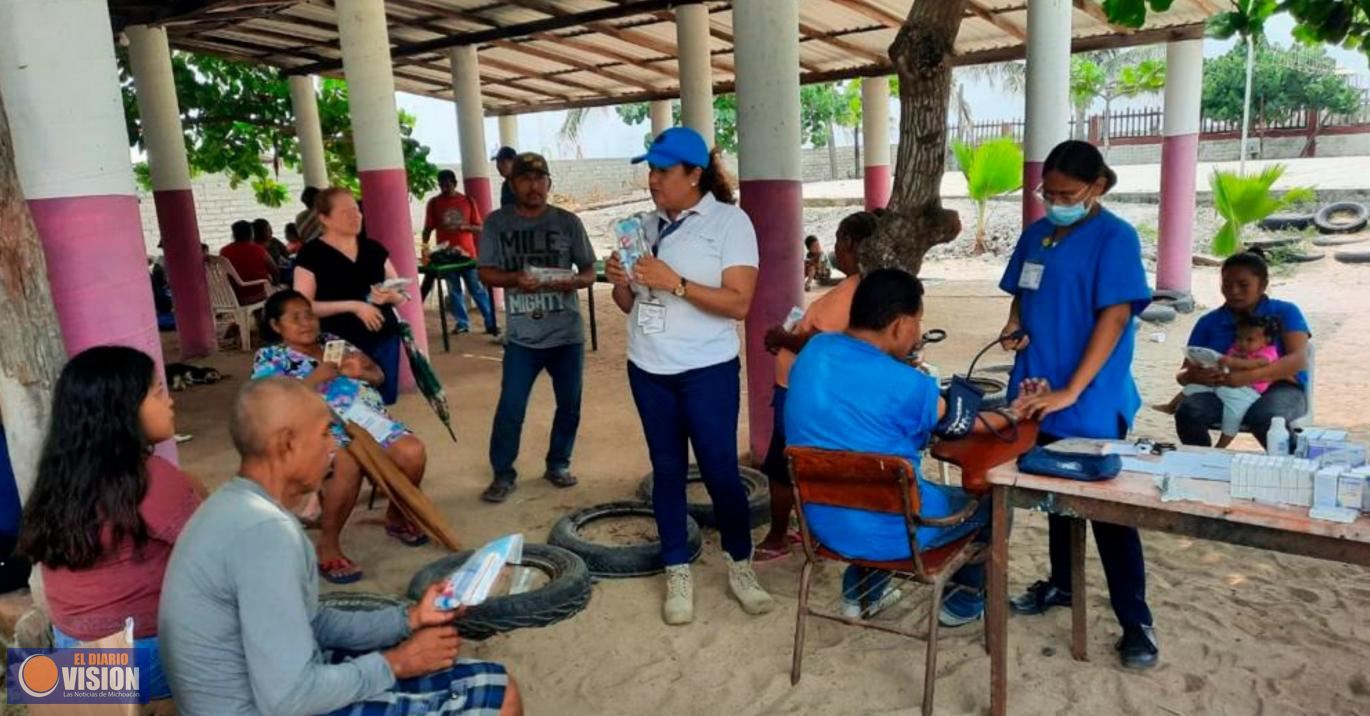 Gobierno de Michoacán mantiene brigadas de Salud en Tu Familia en refugios de la Costa Michoacana