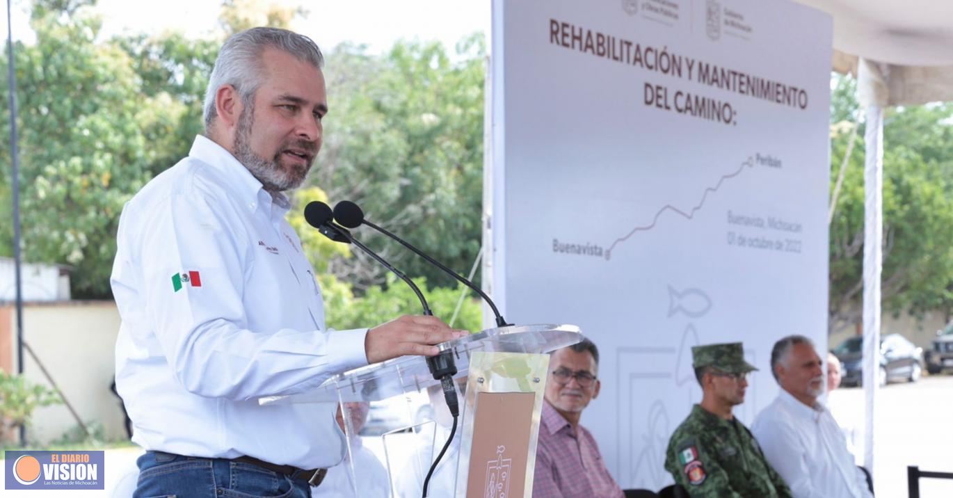 Arranca Bedolla rehabilitación de tramos carreteros en Tierra Caliente