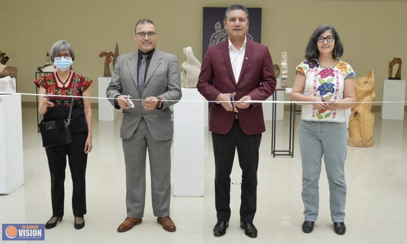 Rector Raúl Cárdenas inaugura exposición Abstracciones 3D 