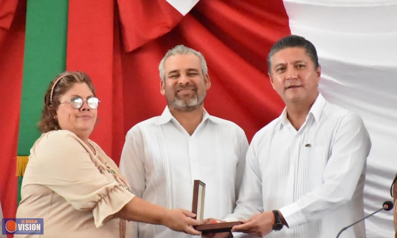 Entrega Congreso del Estado presea “Constitución de 1814” a la UMSNH